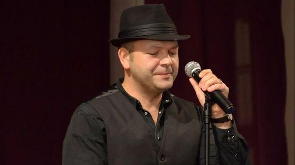 Tragedie la Otopeni! Un celebru artist rom&acirc;n de doar 43 de ani moare subit pe aeroport, &icirc;n drum spre Muntele Athos. Trei copii au rămas orfani de tată