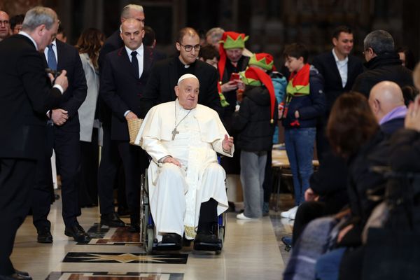 Anunțul de la Vatican care zguduie scena mondială! Papa Francisc, &icirc;n stare critică dupa ce a fost diagnosticat cu insuficiență renală
