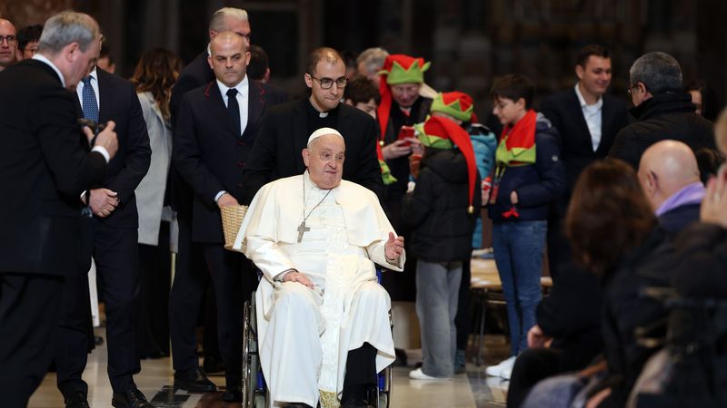 Anunțul de la Vatican care zguduie scena mondială! Papa Francisc, &icirc;n stare critică dupa ce a fost diagnosticat cu insuficiență renală