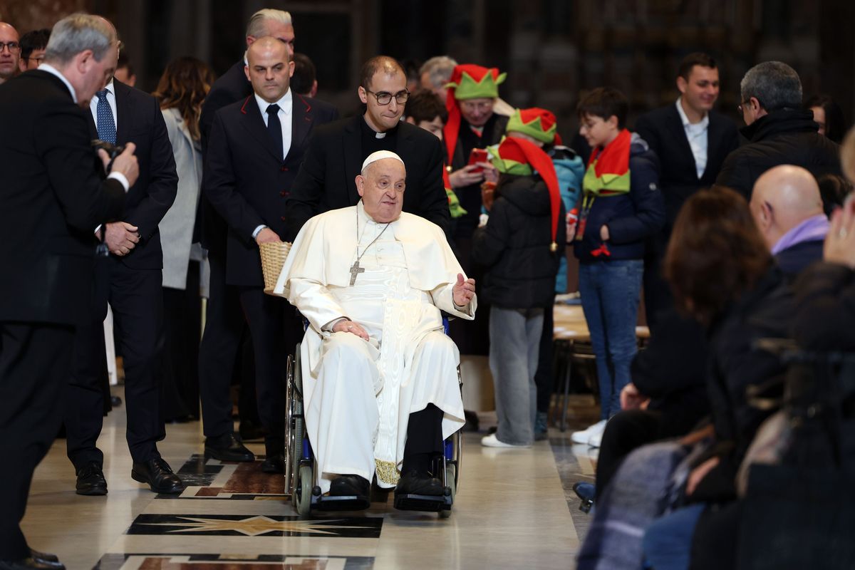 Papa Francisc in stare critica