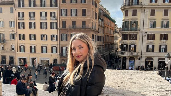 La mulți ani, AVA! Frumoasa artistă își sărbătorește astăzi ziua de naștere