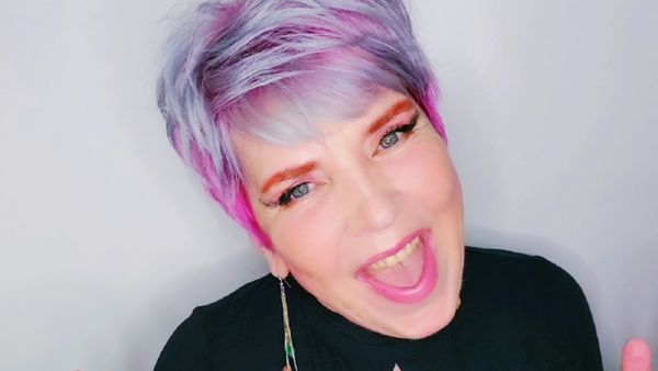 „Ai îmbătrânit urât!” Silvia Dumitrescu, în mijlocul unui scandal uriaș! Ce a făcut artista la mitingul pro-Călin Georgescu