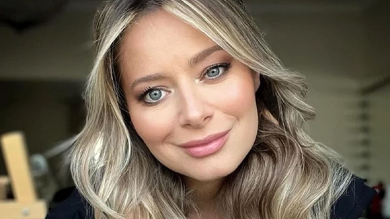 Laura Cosoi, revoltată după ce a primit o amendă de 2.400 de lei &icirc;n trafic: &bdquo;Iarăși atitudinea aia de parcă aștepta să &icirc;l rog&rdquo;