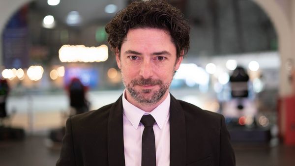 Cum își crește și educă Dan Bordeianu cele două fetițe născute în aceeași zi, la patru ani distanță: „Știu să pun granițe. Poate că sunt mai vulnerabil decât alți părinți în fața a două fetițe adorabile”