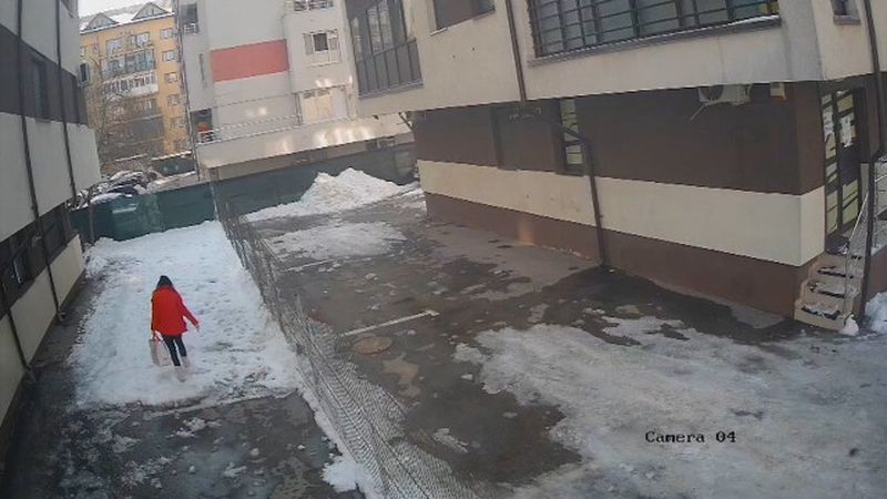 Femeie ucisă de o bucată de gheață căzută de pe un bloc