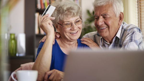 BOMBA! &bdquo;Mica recalculare&rdquo; a pensiilor aproape de final: pensionarii primesc p&acirc;nă la 1.000 de lei &icirc;n plus! Află c&acirc;nd vin banii!