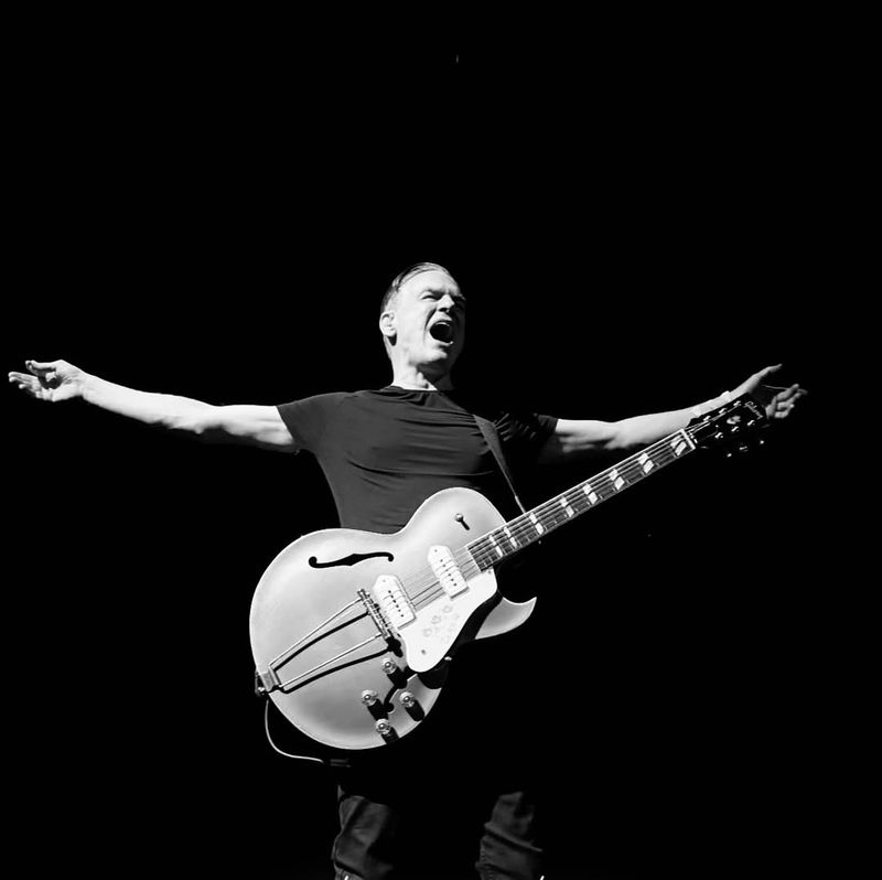 Bryan Adams va cânta la București pe 30 aprilie 