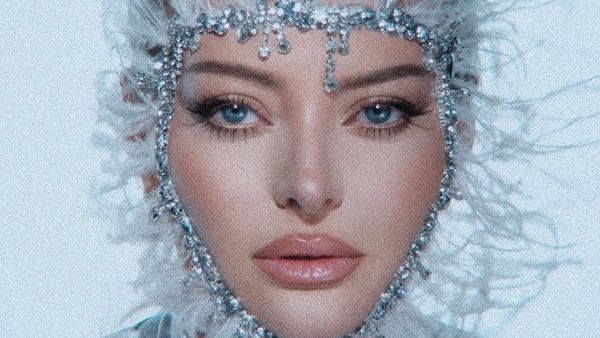 PLAY & REPLAY! Așteptarea a luat sf&acirc;rșit pentru fanii Deliei. Piesa "Dor"a fost lansată