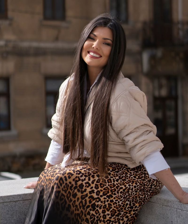 Cum o afectează pe Elena celebritatea Paulei Seling? 