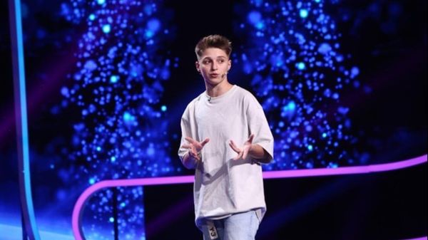 Cine e celebra tiktokeriță din Rom&acirc;nia care a fost diagnosticată cu leucemie. A participat și la un binecunoscut show de umor