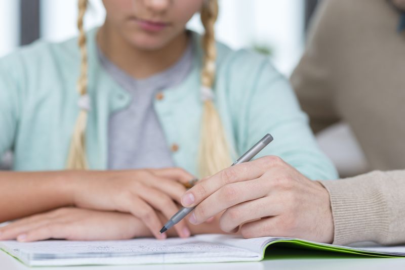 Când vor susține elevii de clasa a 8-a examene în martie 2025? 