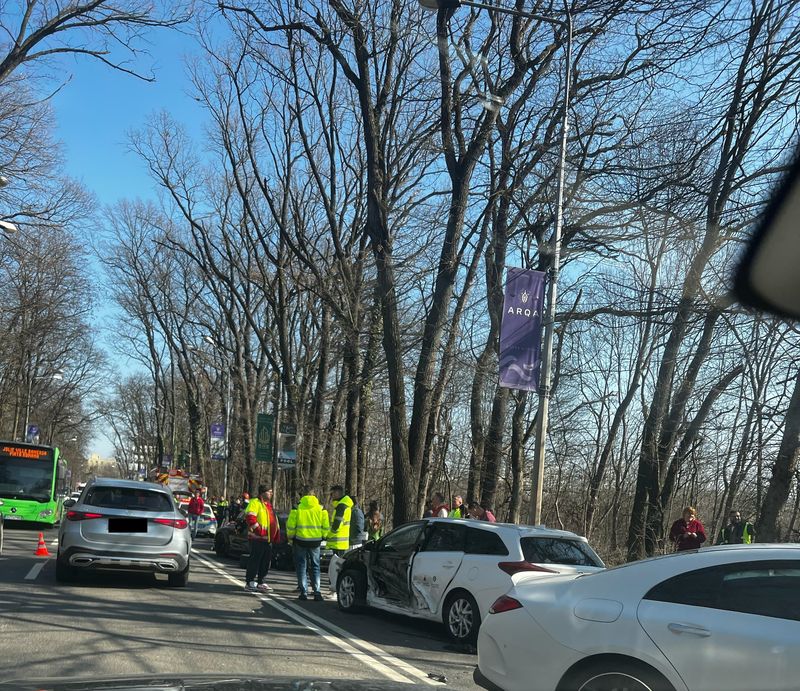 Accident cu șase mașini pe Aleea Privighetorilor