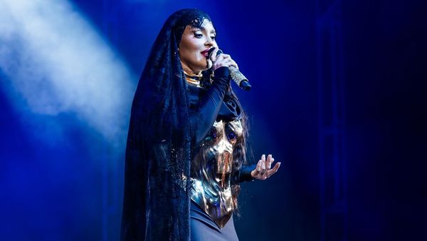 Oana Radu, ținta criticilor după ce și-a chemat iubitul pe scena de la Sala Palatului: "Chiar crede ce spune el? Totul este fals"