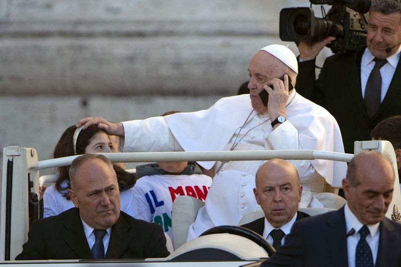 Papa Francisc s-a stins din viață 