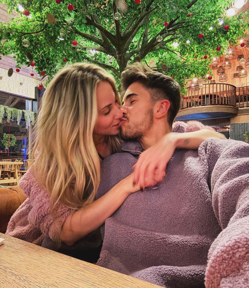 Cum s-a înțeles Otniela Sandu cu părinții lui Sebastian Dobrincu