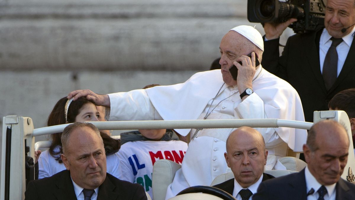 Cum se simte Papa Francisc? 