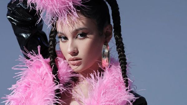 Look-ul îndrăzneț cu care Erika Isac stârnește reacții în lanț. Fanii au luat foc la vederea imaginilor: "De ce ai făcut asta?"