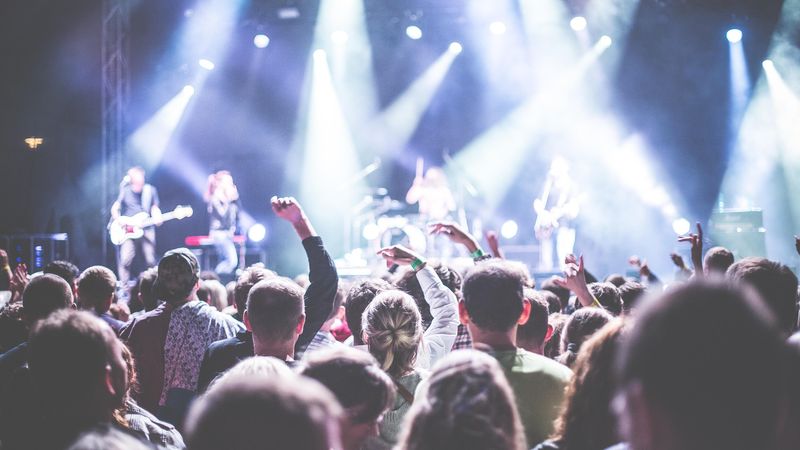 Cine este c&acirc;ntărețul care a fost găsit fără viață &icirc;ntr-un apartament? Artistul urma să susțină un concert peste c&acirc;teva zile