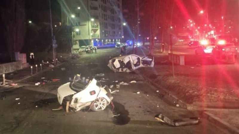 Cine este șoferul vinovat de producerea accidentului &icirc;nfiorător din Mamaia, &icirc;n care o mașină cu 5 persoane s-a rupt &icirc;n două după ce a lovit un st&acirc;lp