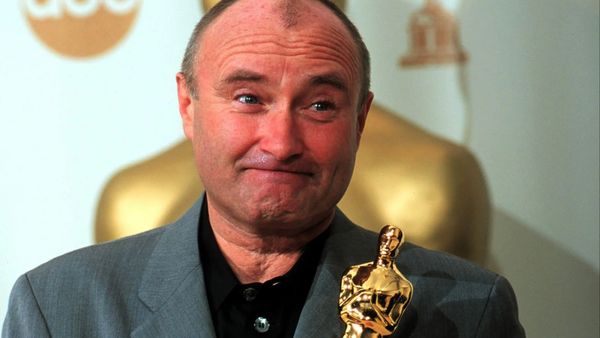 Phil Collins, tot mai aproape de moarte. Apropiații artistului nu &icirc;i dau mai mult de șase luni de viață