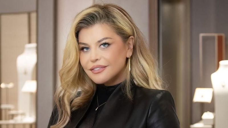 Loredana, protagonista unei scene șocante! Artista s-a sărutat cu un cal, în încercarea de a-l hrăni