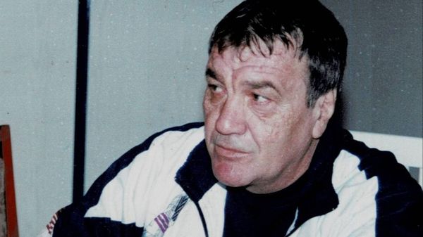 &rdquo;Va răm&acirc;ne mereu un simbol&rdquo; Lacrimi și multă durere &icirc;n fotbalul rom&acirc;nesc! A murit legendarul Vasile Simionaș