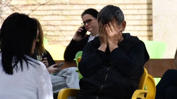 „Nu murim din accidente, murim din corupție!” Strigătul disperat al protestatarilor după incendiul din Macedonia de Nord, în care 59 de tineri au murit. Mii de oameni au ieșit în stradă