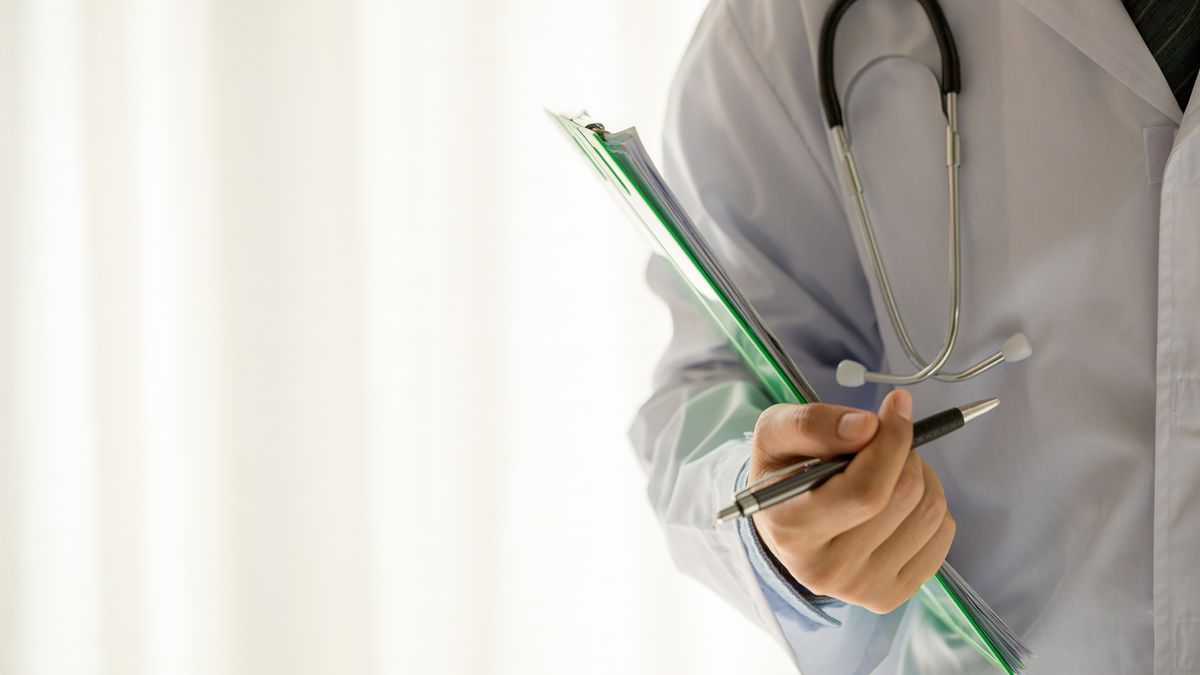 Când se desfășoară examenele pentru absolvenții de rezidențiat? 