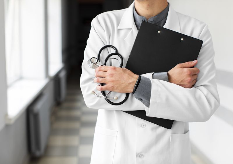 Când încep examenele de finalizare a stagiului de pregătire pentru viitorii medici și farmaciști? 