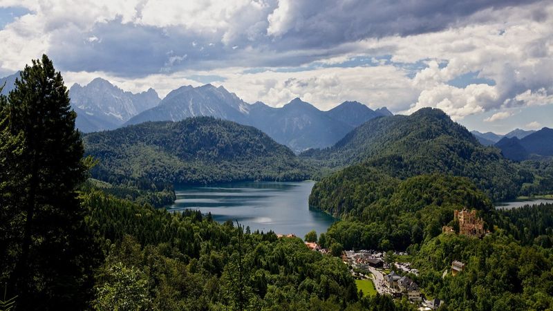 C&acirc;t costă să &icirc;ți petreci vacanța de Paște la munte &icirc;n 2025. Ce tarife au pensiunile