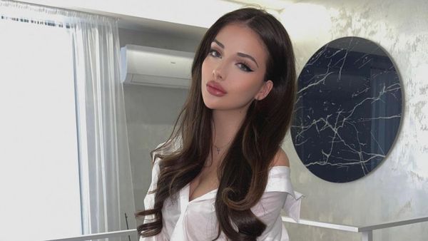 Andreea Bostănică, surprinsă pentru prima dată în compania iubitului ei. Cine este Abush, nepotul fostului președinte al Uzbekistanului