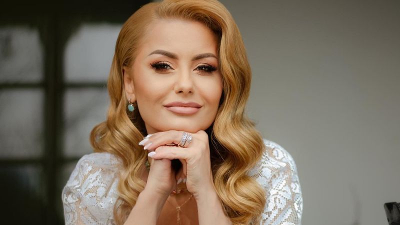 &rdquo;Am avut cea mai grea perioadă&rdquo; Emilia Ghinescu, dobor&acirc;tă de boală. Artista de muzică populară a stat la pat două săptăm&acirc;ni