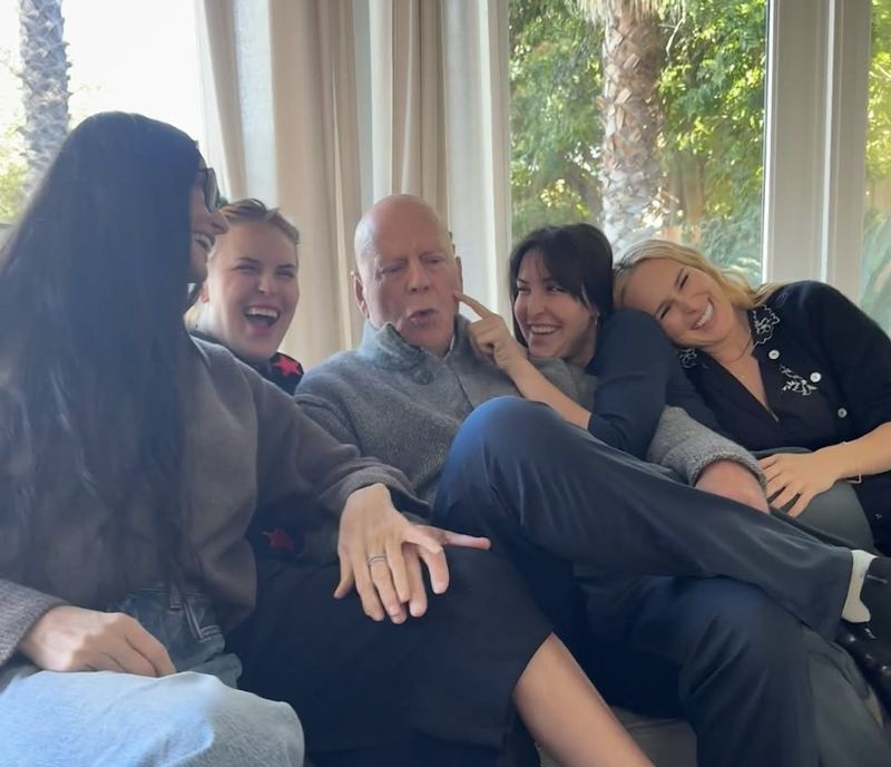 Cum l-au sărbătorit cei dragi pe Bruce Willis la 70 de ani
