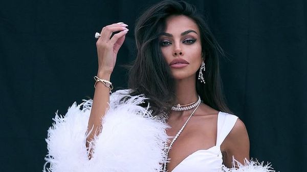 Mădălina Ghenea, fotografiată &icirc;n lenjerie intimă pe străzile din New York. Imaginile au devenit imediat virale