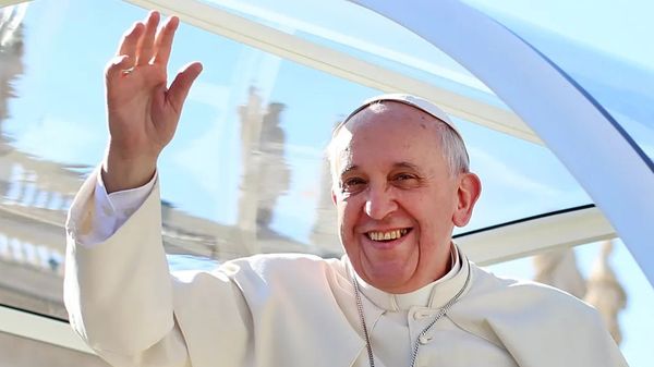Papa Francisc, prima apariție publică după cinci săptăm&acirc;ni de spitalizare