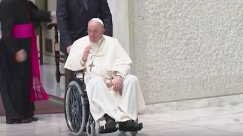 Papa Francisc, externat după o luptă grea cu pneumonia