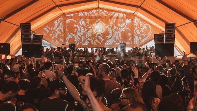 Line-up Sunwaves Festival 2025: Cine sunt artiștii care vor urca pe scenă vara aceasta &icirc;n Mamaia Nord?