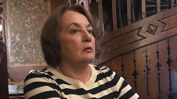 Ce spune Laura Lavric despre sora ei la 12 ani de la scandalul de pomină dintre ele: "Nu o urăsc, nu o iubesc, nu o mai vreau în viața mea că e periculoasă. Va plăti cei 10.000 de euro, până la ultimul ban"