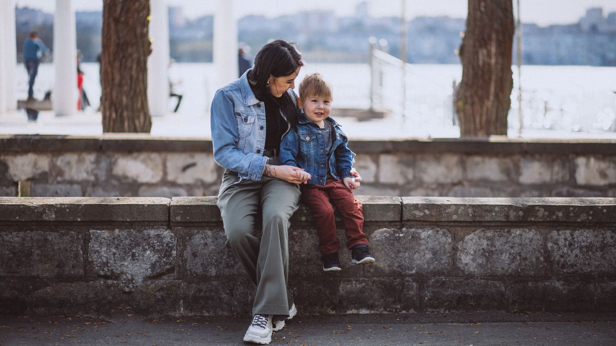 Ce ajutor financiar pot primi părinții singuri în 2025? 