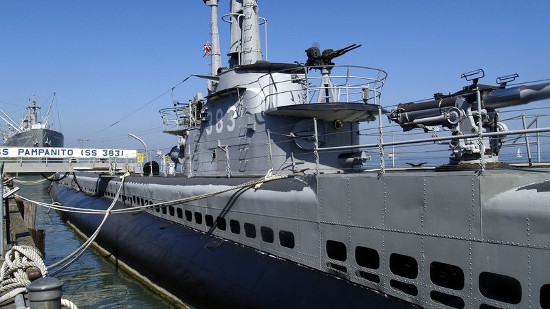 Un submarin plin cu turiști s-a scufundat