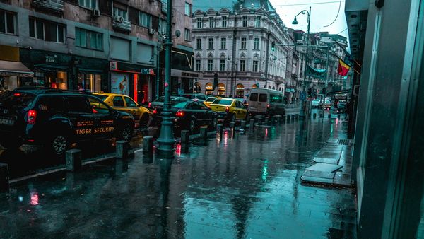 Cod portocaliu de ploi până sâmbătă, 29 martie 2025! În ce zone va ninge se va depune strat consistent de zăpadă?