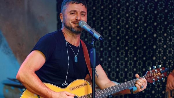 Tavi Clonda, soțul Gabrielei Cristea, desființat după ce s-a tuns: "Cred că frizerul face școală pe tine!". Zece mii de comentarii &icirc;n decurs de c&acirc;teva ore la VIDEO