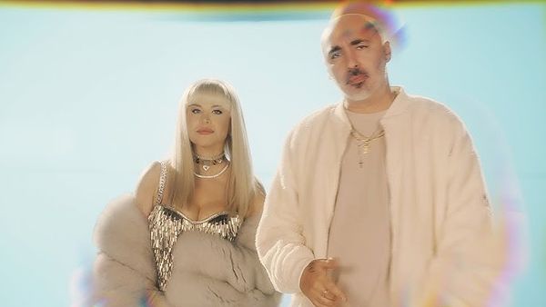 "După 13 ani de la prima noastră întâlnire muzicală cu  >, iată-ne din nou împreună". Loredana și Cabron lansează piesa "Timp, unde mă duci?". Mesajul artistei