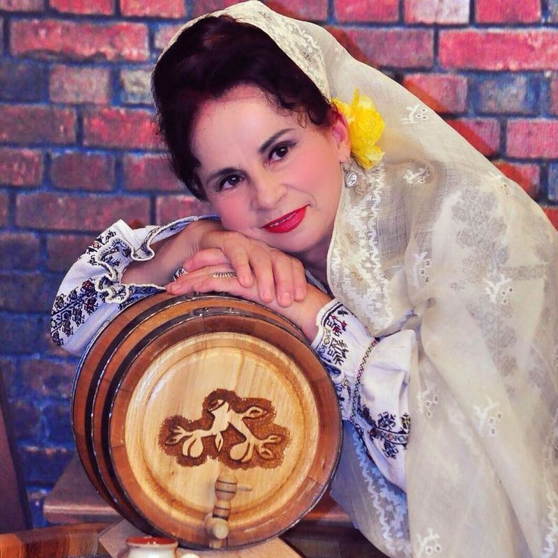 Interpreții de muzică populară dețin vile de sute de mii de euro 