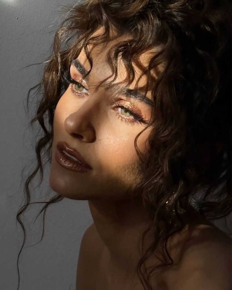 Ce spune Theo Rose despre relația cu tatăl ei? 