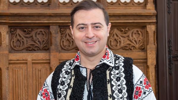 Folcloristul Cristian Harhătă, dezvăluiri despre dramele care i-au marcat existența: "Dispariția lui rămânea un mister. Cu toate acestea, mama nu a putut aștepta la nesfârșit" 