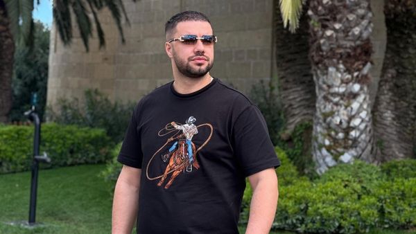 VIDEO Spaima pe care a tras-o Culiță Sterp: "Nu mă așteptam la asta. Stai numa că ți-o plătesc eu!". Cântărețul a fugit mâncând pământul. Fanii artistului: "M-am speriat eu când am văzut"