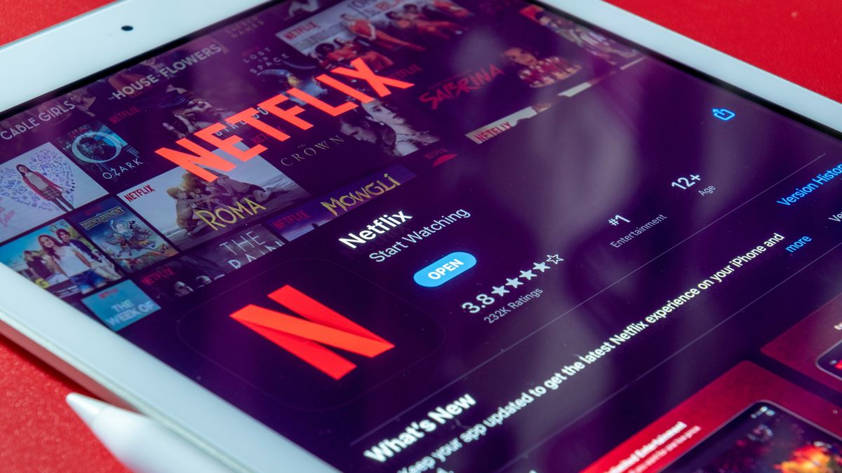 Ce filme și seriale se lansează pe Netflix în aprilie 2025? 