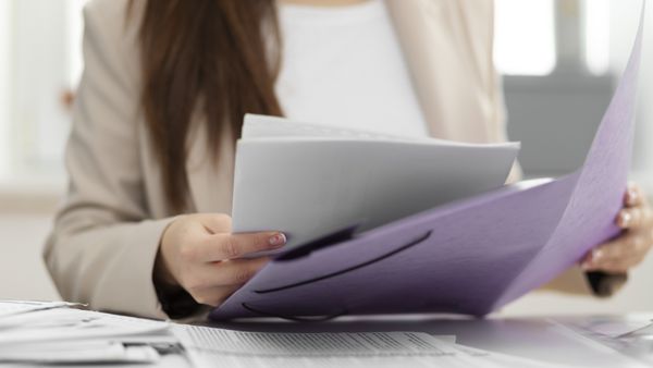 Extrasele de carte funciară se obțin gratuit din aprilie 2025! Ce alte taxe ar putea fi eliminate?