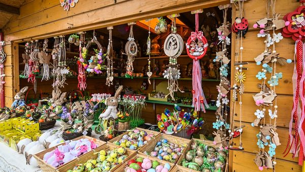 C&acirc;nd se deschide T&acirc;rgul de Paște de la Sibiu. Este de departe unul dintre cele mai spectaculoase din Rom&acirc;nia